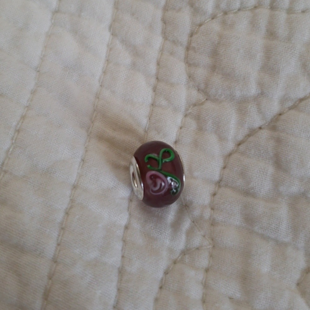 Floral design bead
